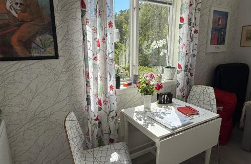 Ljungskile House | Grottstugan