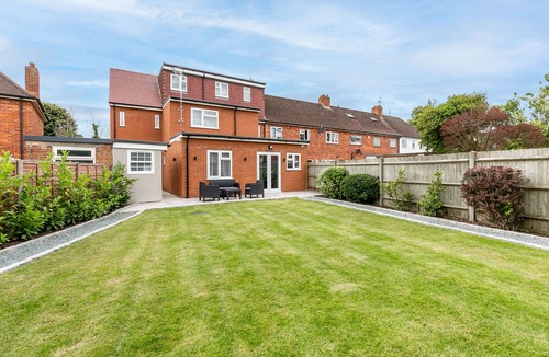 Reading Apartment | Ground Floor 3-Bed Apartment with Garden & Parking