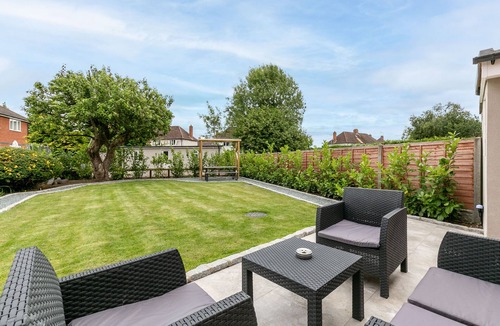 Reading Apartment | Ground Floor 3-Bed Apartment with Garden & Parking