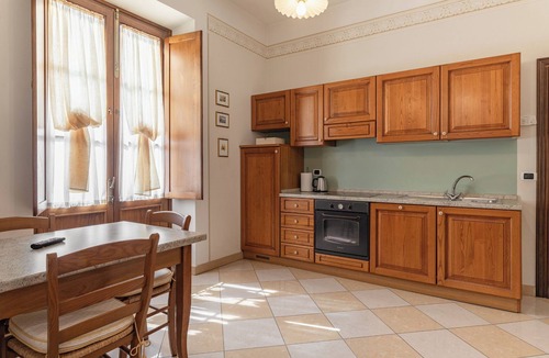 Diecimo Apartment | Ground Floor Apartment - White/Gold