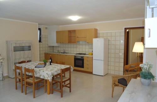 Crone Apartment | Ground floor apartment up to 6 pers., 3 bedrooms, terrace and garden, 300m to the lake
