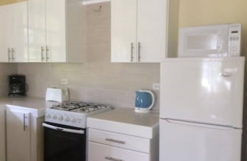Lascelles Apartment | Ground Floor Apt with garden only 3 mins walk to Beach and Beach Club