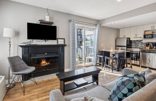 Craigleith Apartment | Ground Floor Hideaway at 307 with Hot Tub