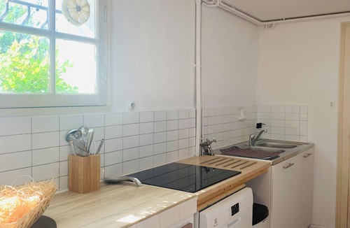 Saintes Apartment | Ground floor flat with garden - 3* furnished holiday home- all comforts - wifi