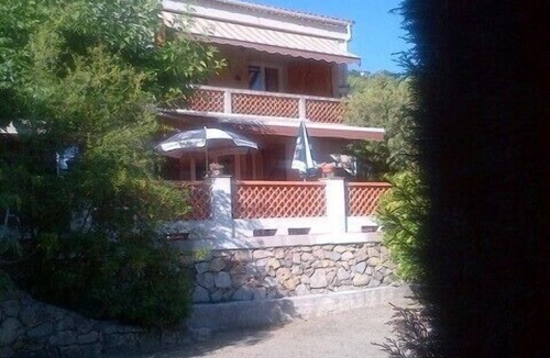 Les Issambres Villa | Ground floor apartment in Provencal villa 300 m from beaches by walking distance