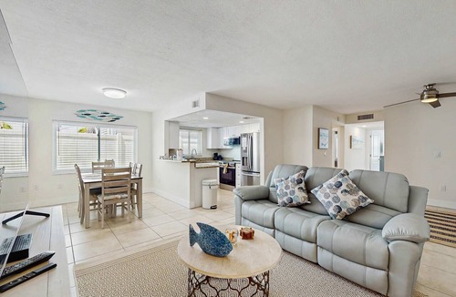 St. Pete Beach Condo | Ground floor getaway with a heated pool and central AC walk to the beach