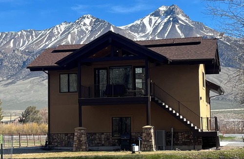 Mackay Apartment | Ground floor level apartment for relaxing in beautiful Mackay Idaho