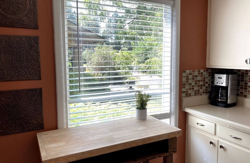 Manito Apartment | Ground Floor Private Apartment Near Manito Park, Downtown, and Sacred Heart