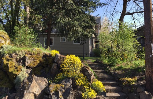 Manito Apartment | Ground Floor Private Apartment Near Manito Park, Downtown, and Sacred Heart