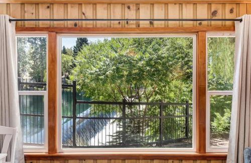 Bend House | Ground Floor Riverside Cottage with Patio