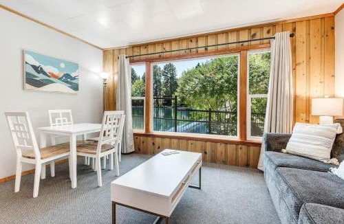 Bend House | Ground Floor Riverside Cottage with Patio
