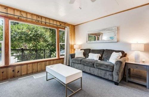 Bend House | Ground Floor Riverside Cottage with Patio