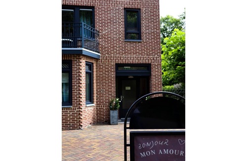Valkenburg aan de Geul Apartment | Ground Floor Romantic Apt in Valkenburg