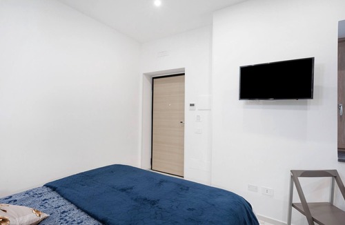 San Lazzaro House | Ground Floor Room with Private Bathroom and Mountain View