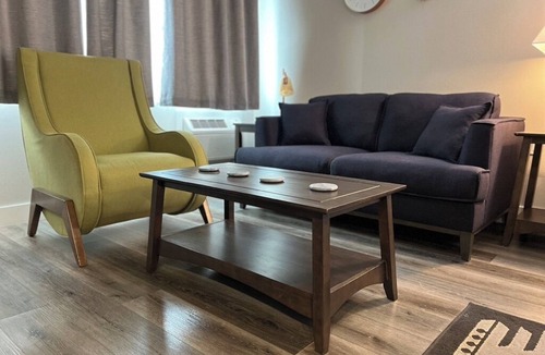 Cliff - Cannon Apartment | Ground floor studio apartment rich with amenities!