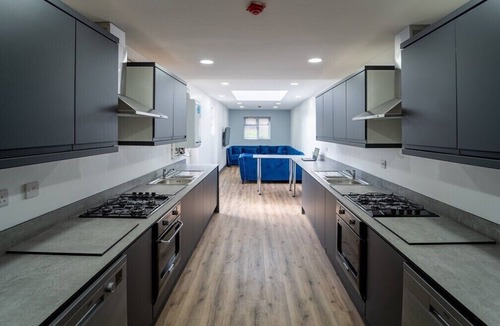 Selly Oak Apartment | Ground floor studio next to QE with free parking!
