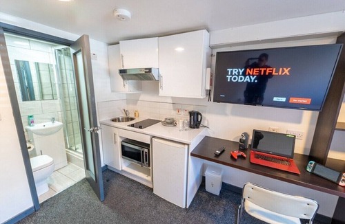 Selly Oak Apartment | Ground floor studio close to UOB