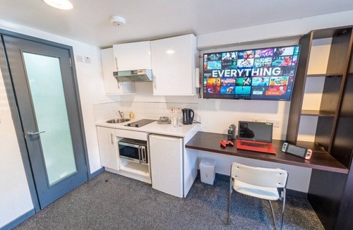 Selly Oak Apartment | Ground floor studio close to UOB