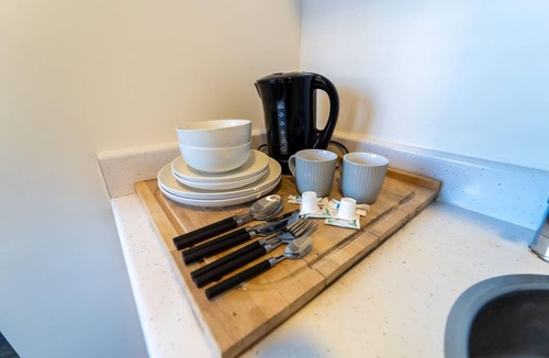 Selly Oak Apartment | Ground floor studio close to the city!