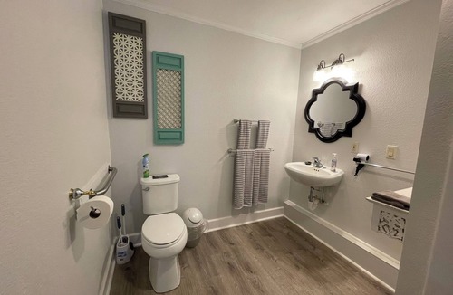 Frankford Bed & Breakfast | Ground floor, Two queen Beds - Room 6 The Inn at Dirickson Creek