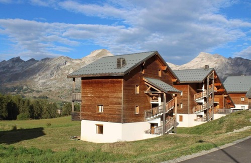 La Joue du Loup Apartment | Ground floor, view mountain, tv, 27m², La Joue du Loup