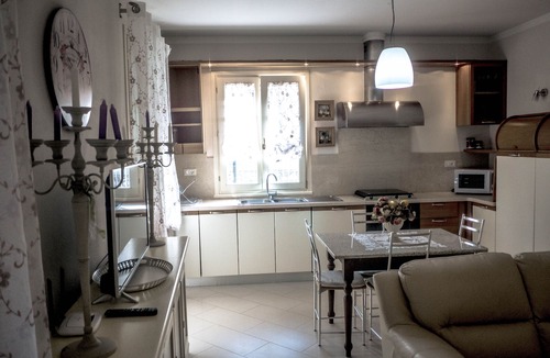 San Donato House | Ground floor villa apartment with garden and pool, 1 km from the city