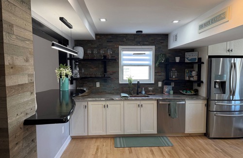 Long Branch House | Ground-level bed and bath! Well equipped beautiful backyard and near the beach.