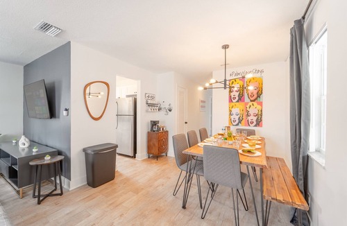 Survey Creek Apartment | Ground Level Condo - Large Groups - Palmwavestays