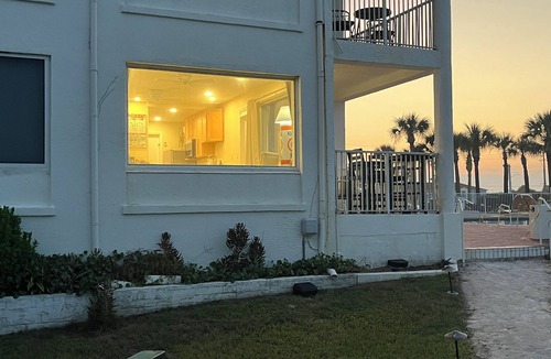 South Peninsula Historic District Condo | Ground Level Corner Unit with Windows Both on Gulf/pool