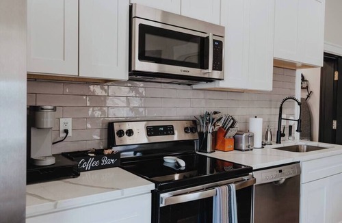 The Gate Apartment | Ground-Level Smart-Lock Studio · Walk to SSM-SLU Hospital · Free Street Parking