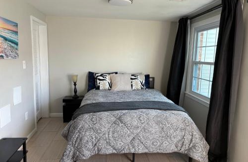 Woodbridge House | Ground level townhouse Private entrance and bath near quantico