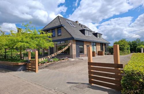 Scherpenzeel House | Group accommodation for 40 guests