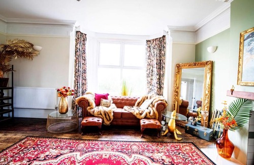 Souldrop House | Group Accommodation - Rushden A6 Manor House - Private Gated -Sleeps 15 - Secure Parking