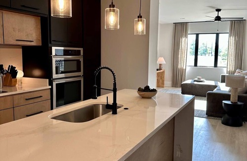 New Pathways Villa | Group Adventure Hub w/Private Roof Deck!