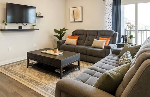 Frederick House | Group & Family Welcome, 1 Mile to Historic Frederick, 4 Bedrooms, 4 Baths