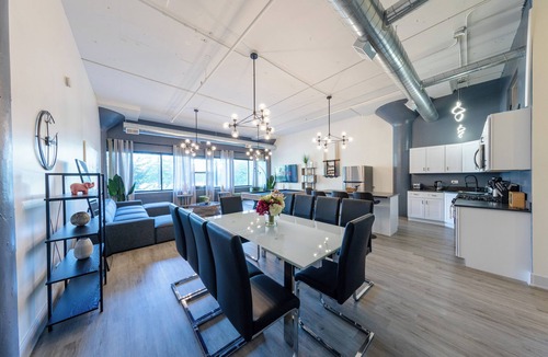 Prairie District Apartment | Group-Friendly 5BR Suite Near McCormick Place & Soldier Field