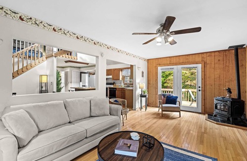 Great Cacapon Cabin | Group-friendly cabin w/hot tub & deck