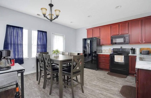 Park Duvalle House | Group-friendly home in Louisville's prime location