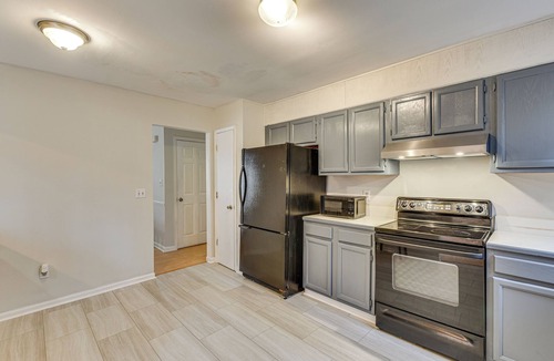 Mint Hill House | Group-Friendly Home w/Yard in Charlotte Suburbs!