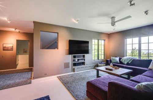 Newbury House | Group-Friendly Newbury Stunner: Home Gym, Hot Tub!
