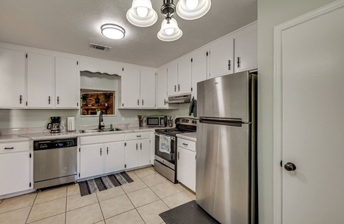 Tallahassee Apartment | Group-Friendly Rental 5 Mi to Dtwn Tallahassee!