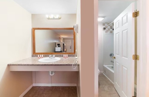 Seneca Falls Hotel | Group-Friendly Room | 4 Minutes to Seneca Museum of Waterways | Free Parking