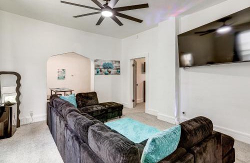 Downtown Toledo House | Group-Friendly Toledo Home for Zoo & Game Days