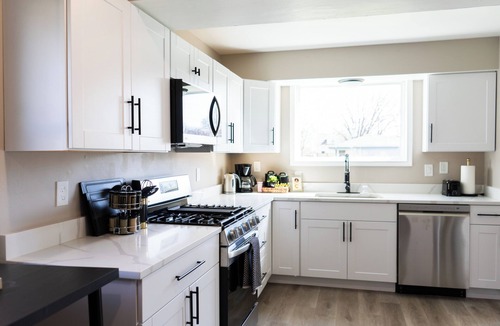 Milwaukee House | Group Getaway- close to airport and downtown!