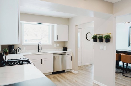 Milwaukee House | Group Getaway- close to airport and downtown!