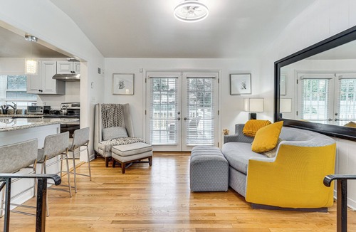 White Oak House | Group Getaway! Modern Silver Spring Home w/ Yard