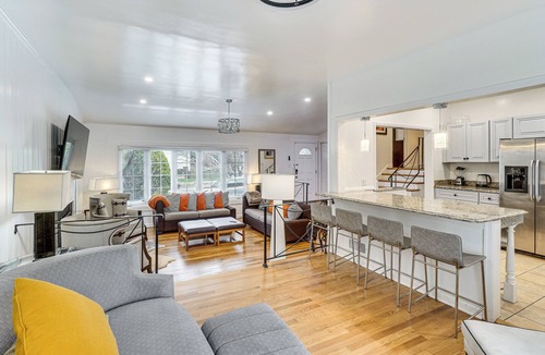 White Oak House | Group Getaway! Modern Silver Spring Home w/ Yard