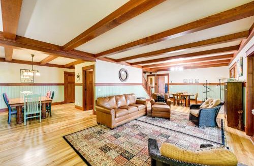 Free Soil House | Group Getaway on Hamlin Lake: Fire Pit & Dock!