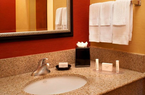 Auburn Hills Hotel | Group Getaway! THREE Relaxing Units, Pet-friendly, Indoor Swimming Pool!