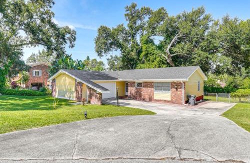 Lakeland Highlands House | Group Getaway w/Deck & Yard in Lakeland!